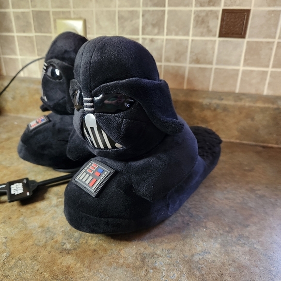 Star Wars Size 7/8 NWT Slippers Dart Vader Ground Up - Picture 4 of 12
